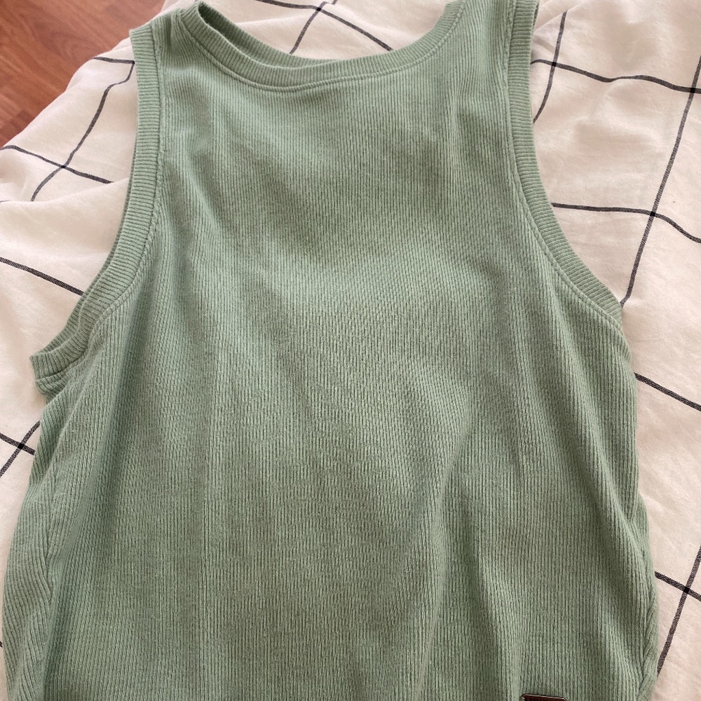 Women’s green hollister tank